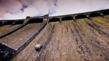 Climbing A Dam In A Land Rover - Top Gear